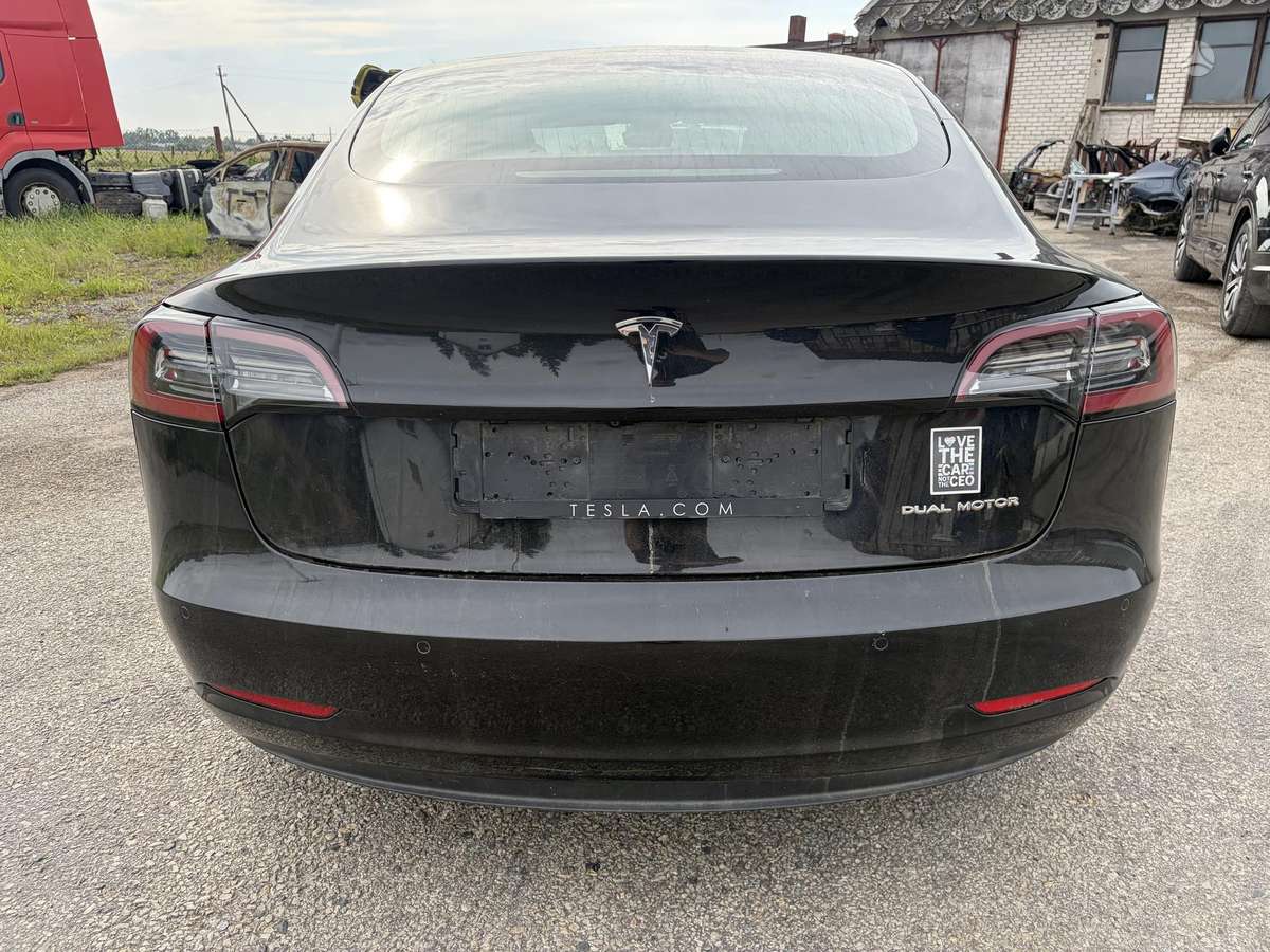 Tesla Model 3 - 6