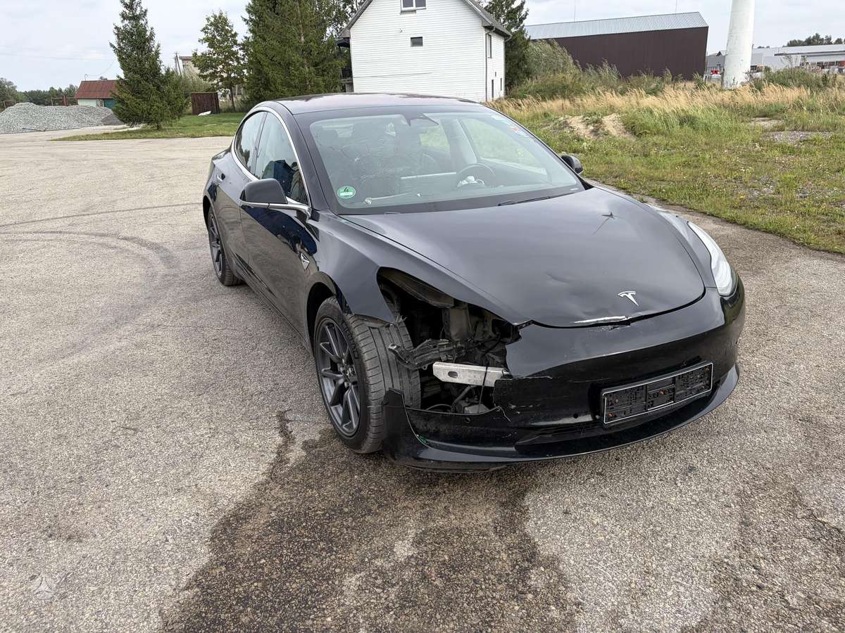Tesla Model 3, 75 kWh, saloon / sedan