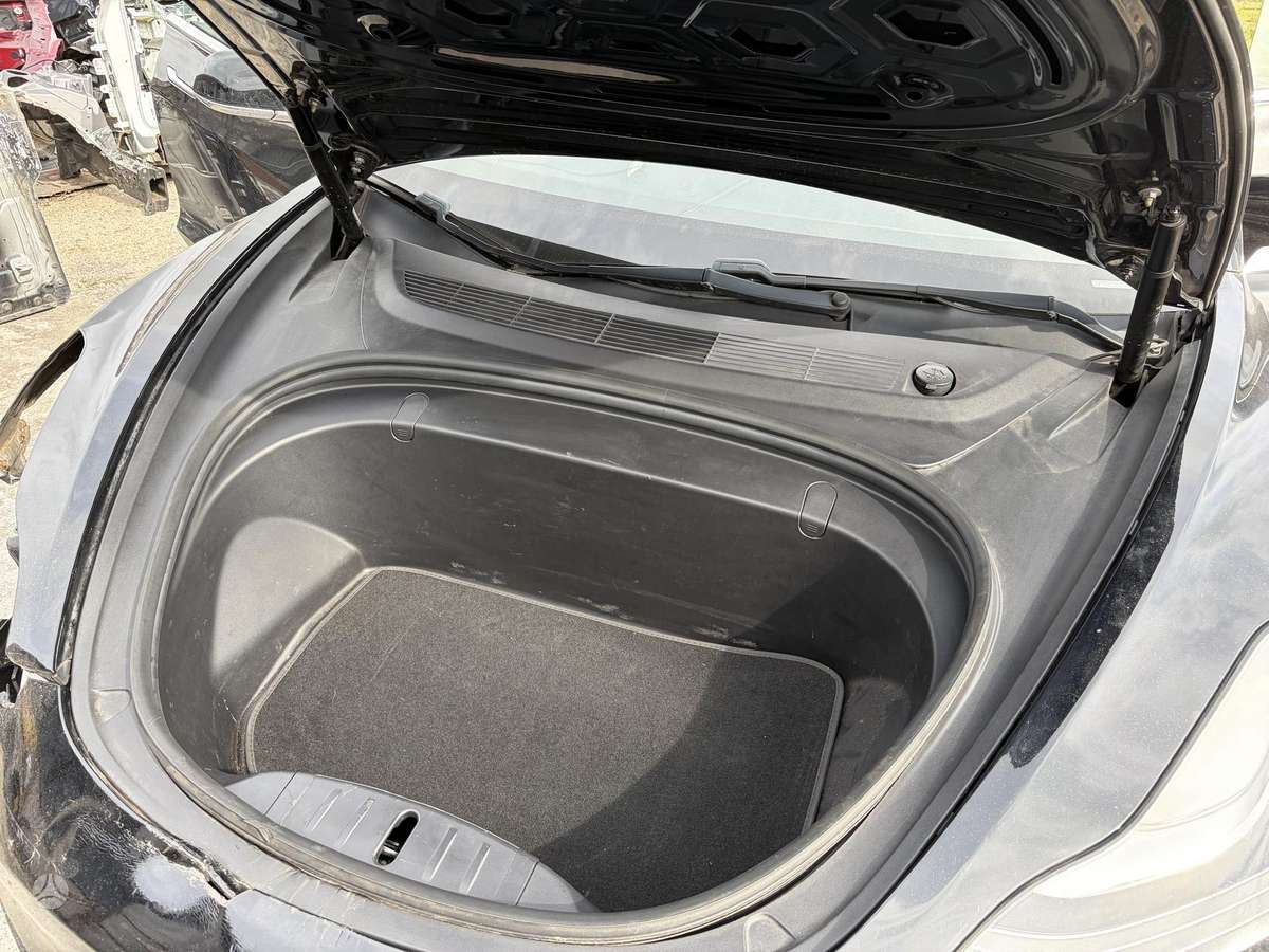 Tesla Model 3, 75 кВт·ч, Седан