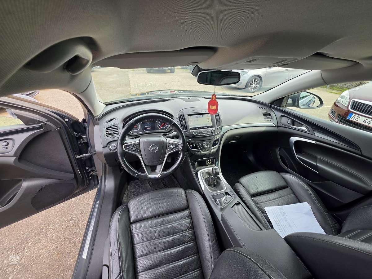 Opel Insignia 2013 — rear view