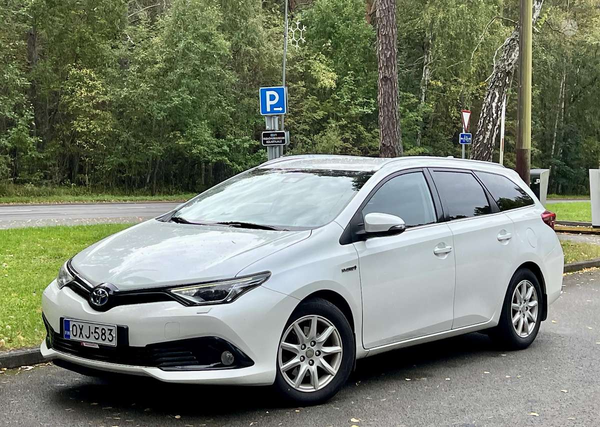 Toyota Auris - 1