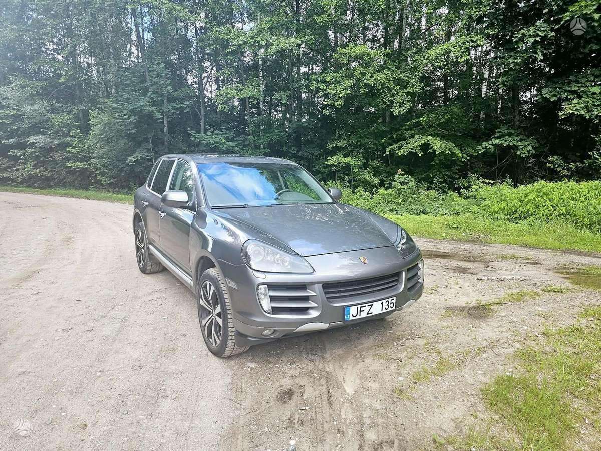 Porsche Cayenne - 1