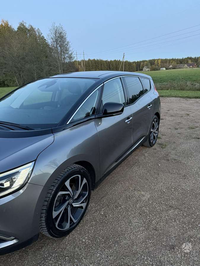 Renault Grand Scenic - 10