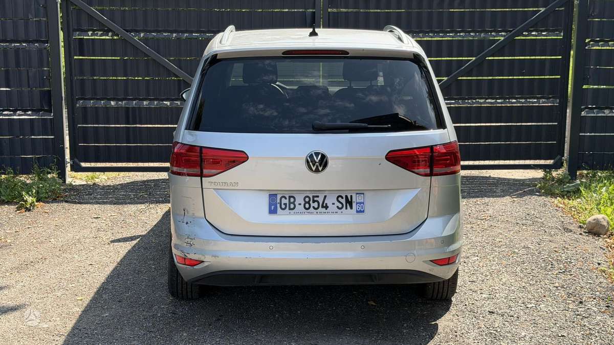 Volkswagen Touran - 10