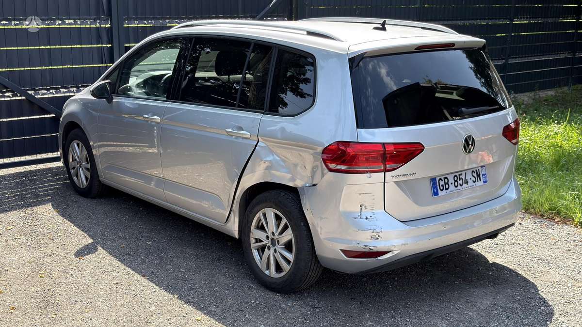 Volkswagen Touran - 11