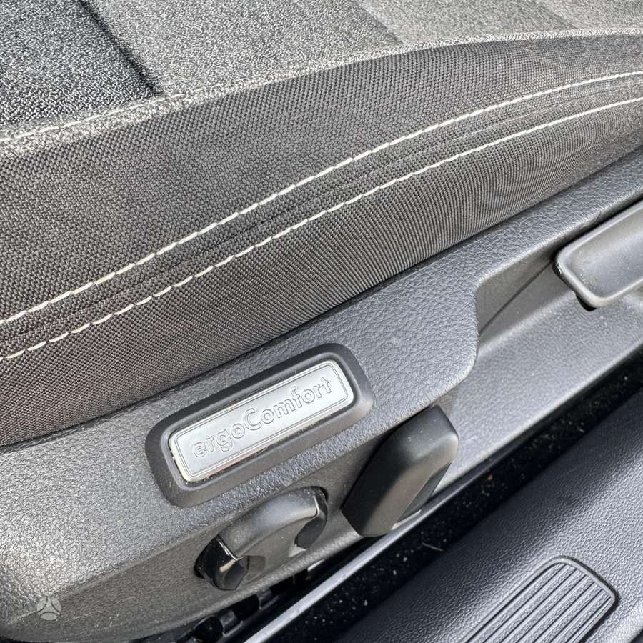 Volkswagen Passat - 12
