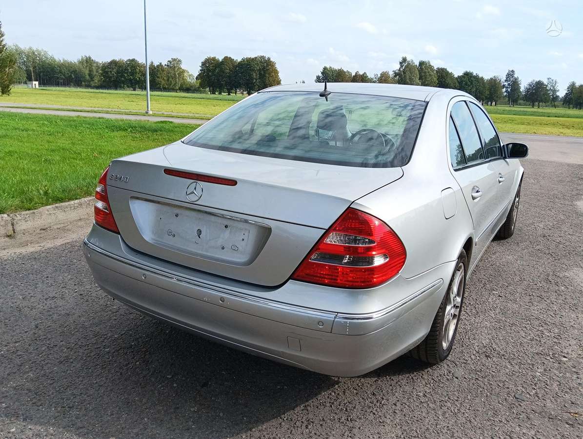 Mercedes-Benz E240, 2.6 l., Седан