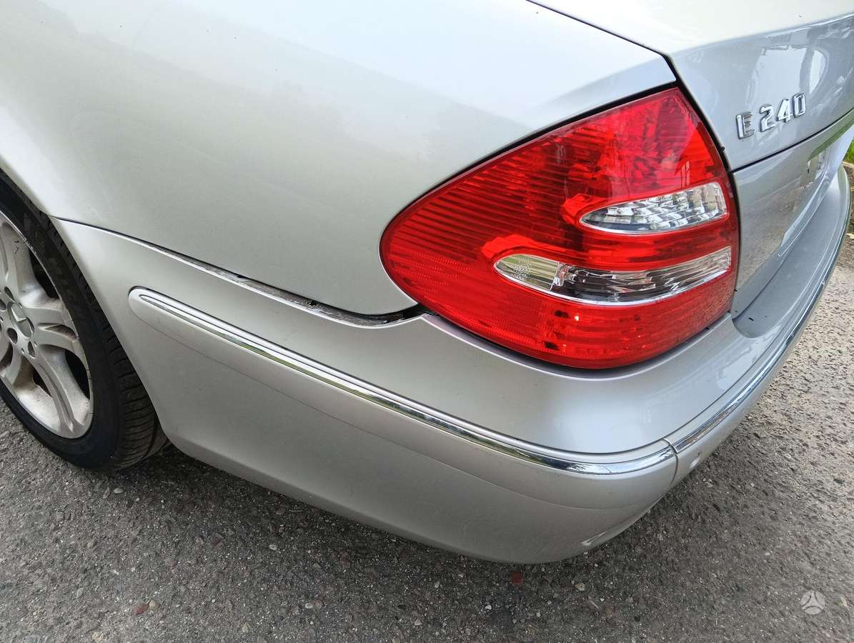 Mercedes-Benz E240, 2.6 l., Седан