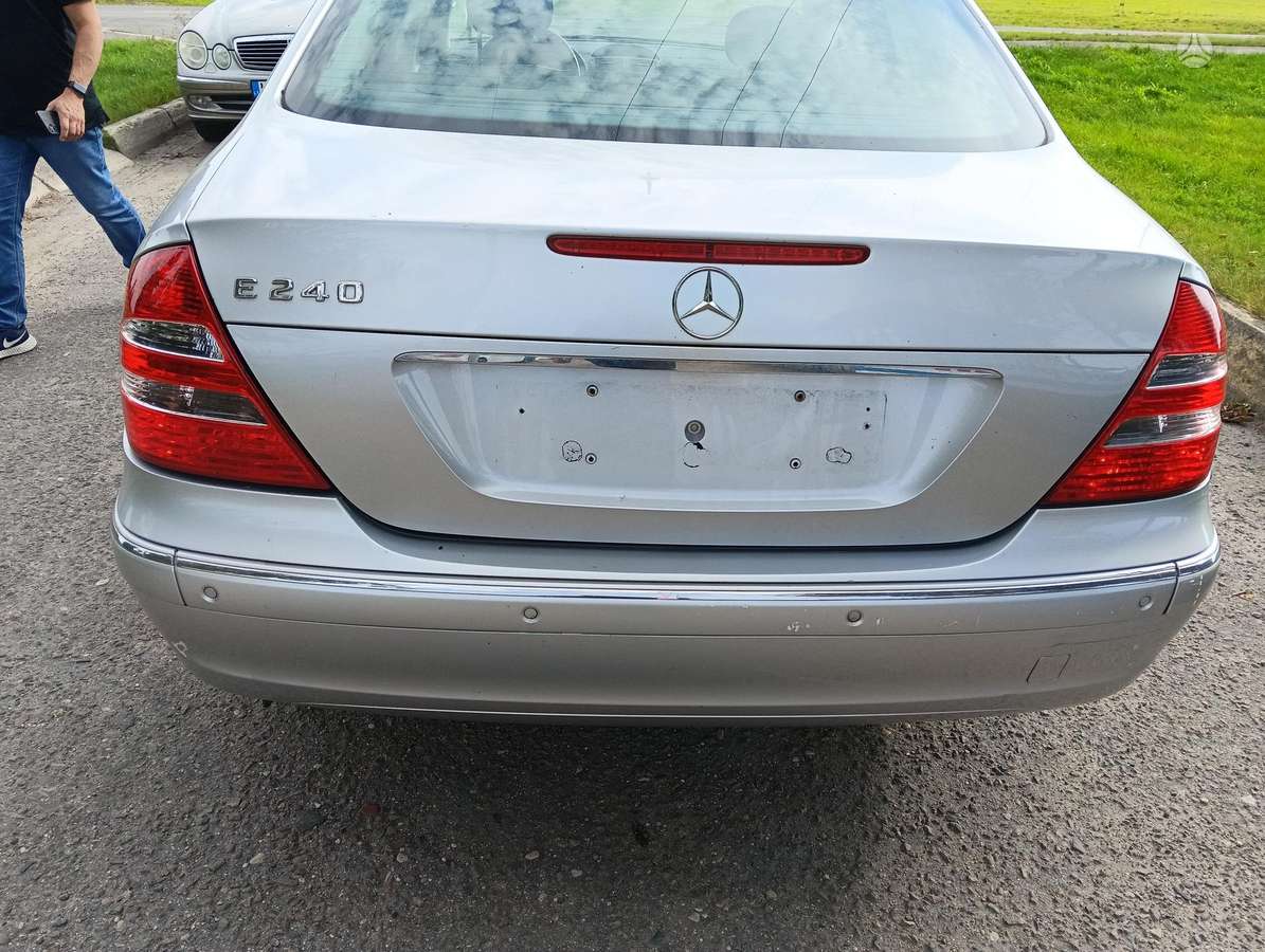 Mercedes-Benz E240, 2.6 l., Седан