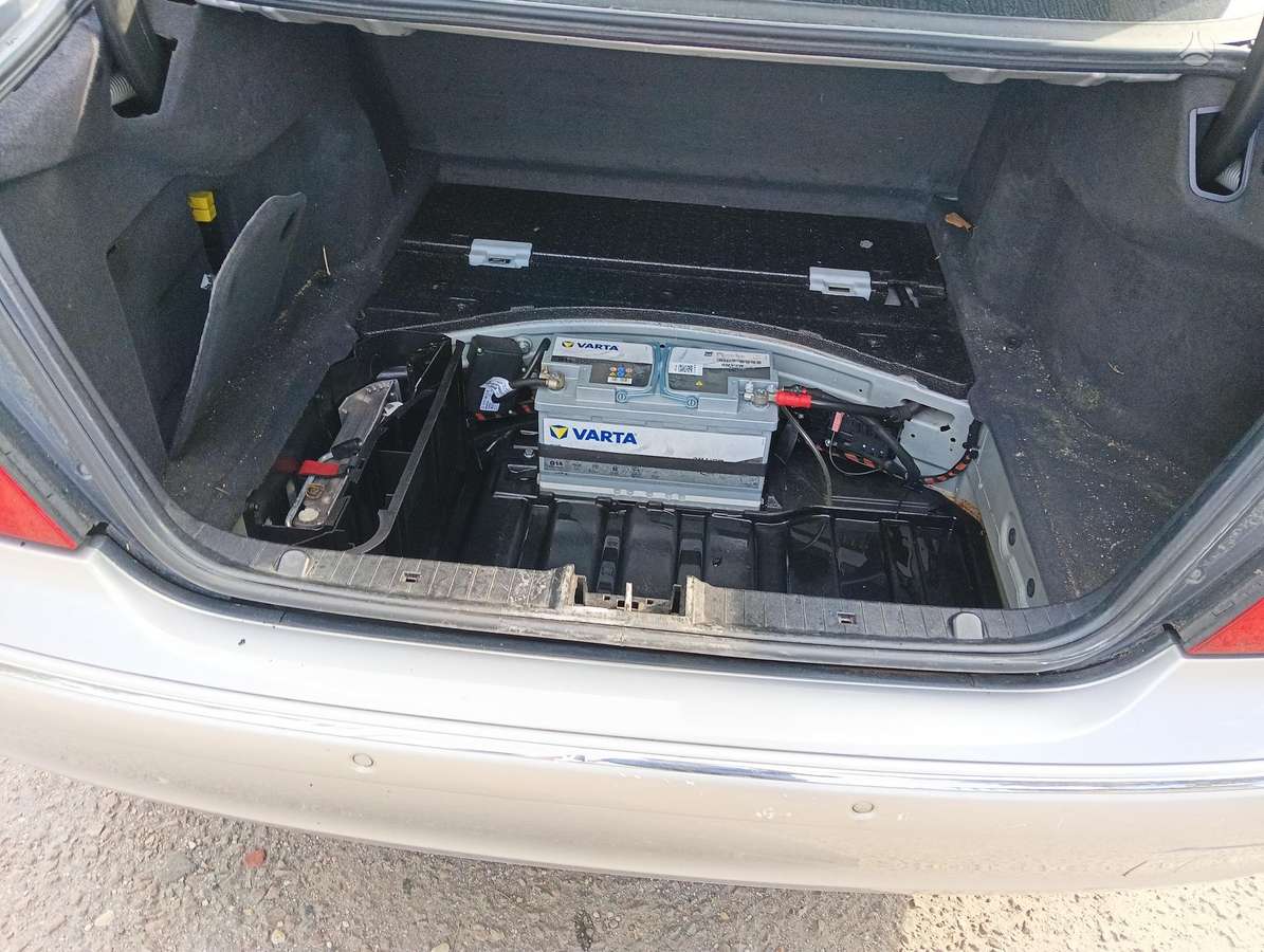 Mercedes-Benz E240, 2.6 l., Седан
