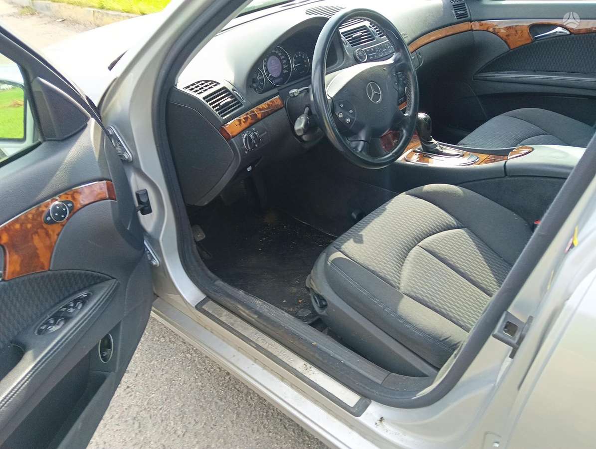 Mercedes-Benz E240, 2.6 l., Седан