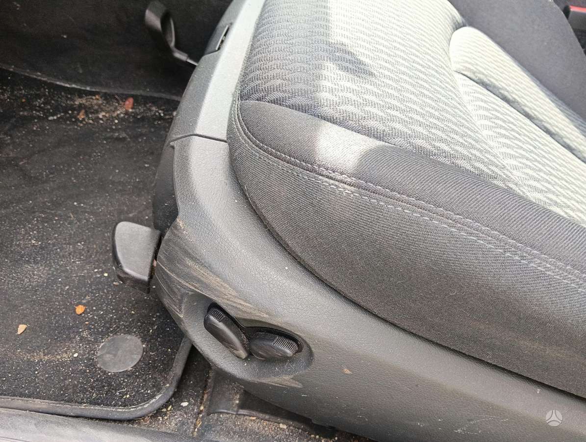 Mercedes-Benz E240, 2.6 l., Седан