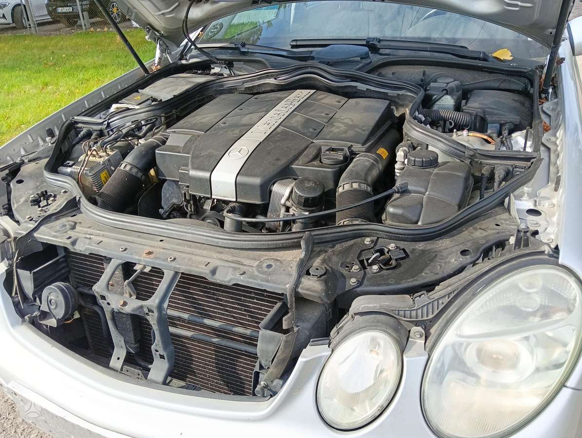 Mercedes-Benz E240, 2.6 l., Седан
