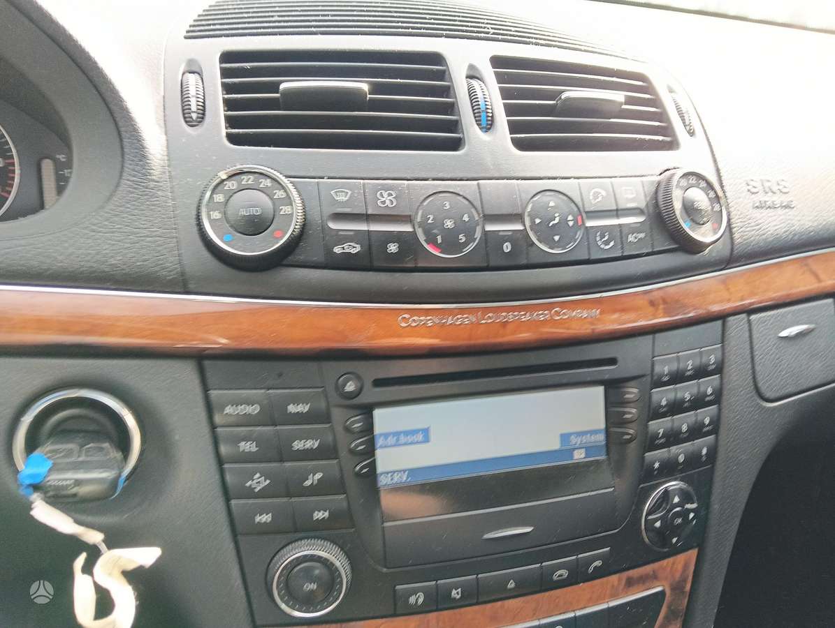 Mercedes-Benz E240, 2.6 l., Седан