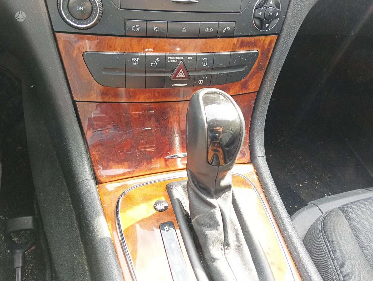 Mercedes-Benz E240, 2.6 l., Седан