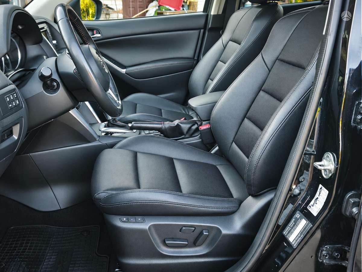 Mazda CX-5, 2.2 l., off-road / crossover