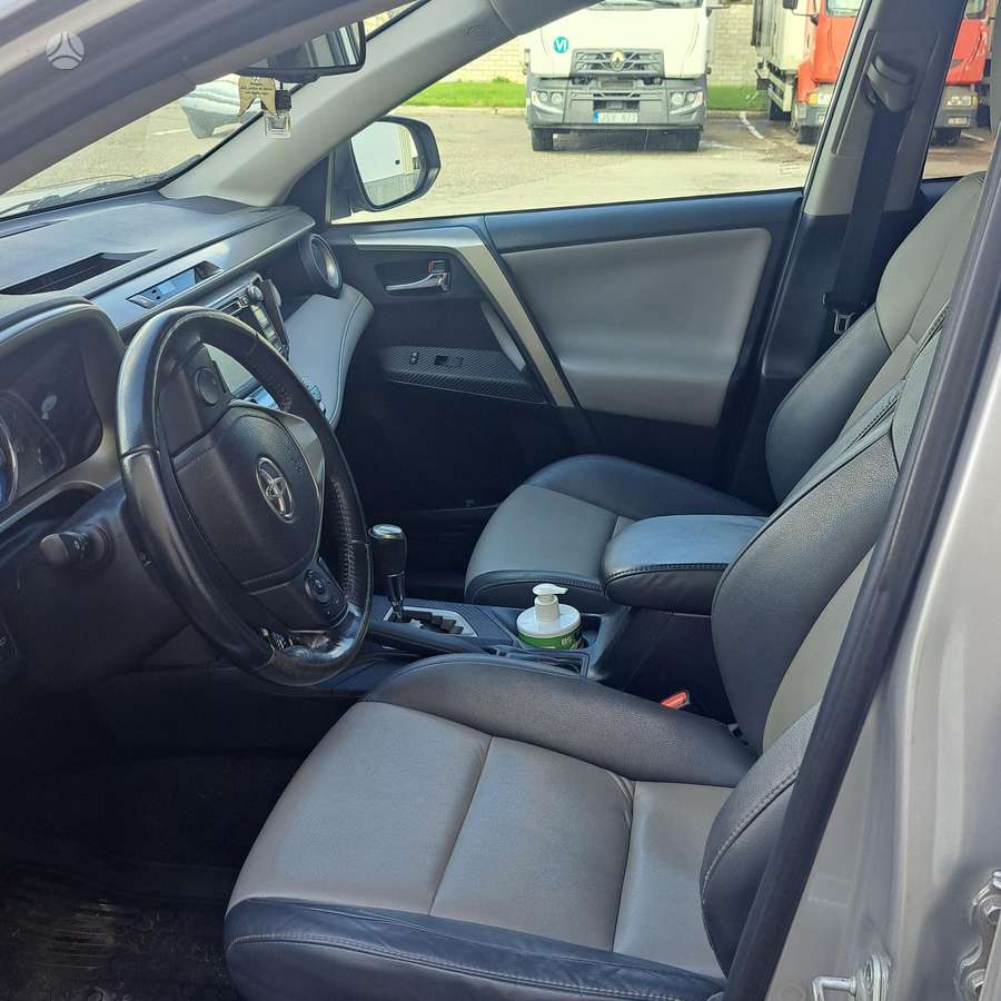 Toyota RAV4 - 6