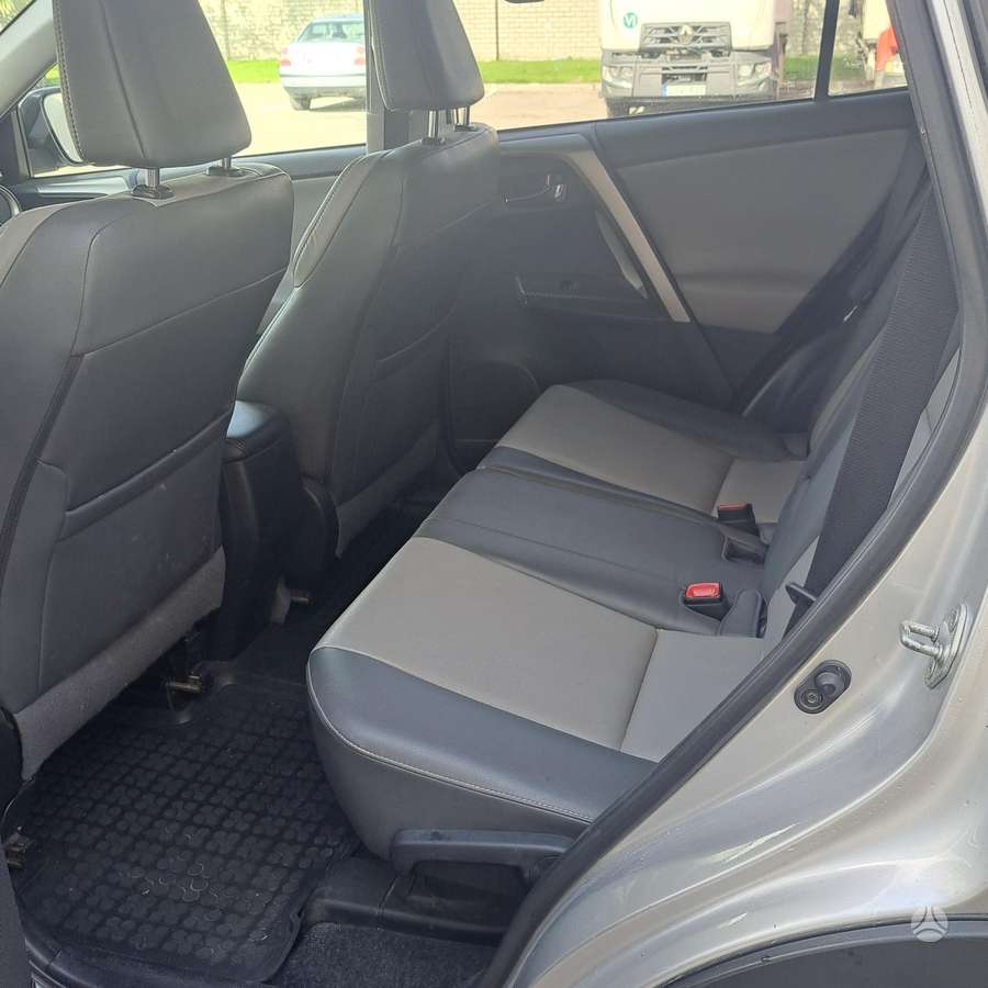 Toyota RAV4 - 7