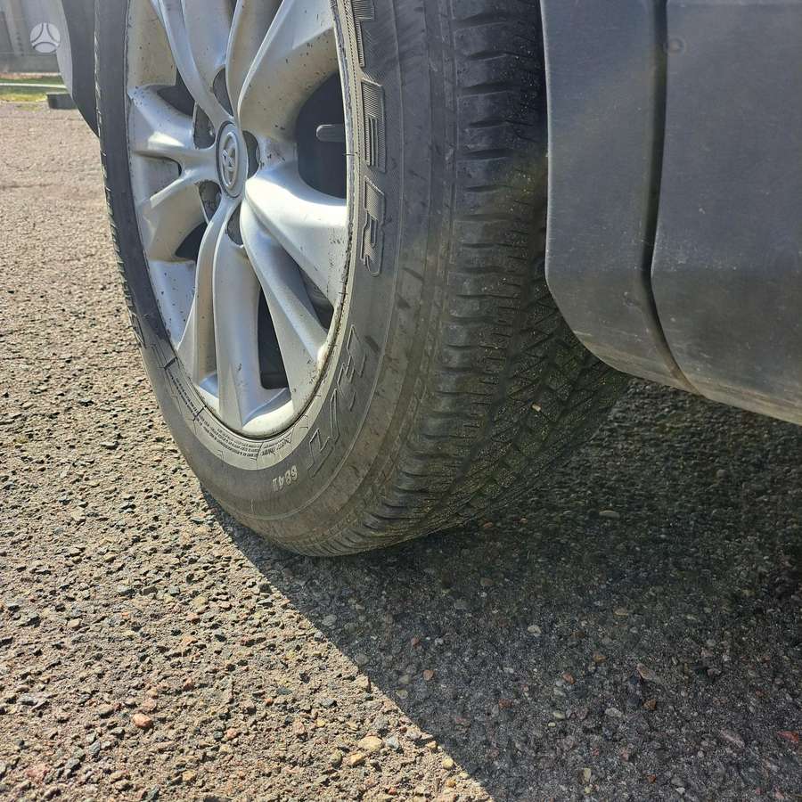 Toyota RAV4 - 8