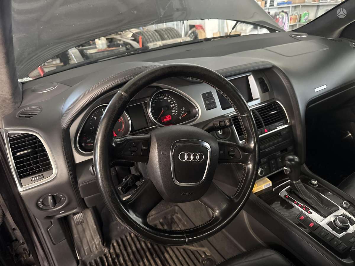 Audi A6, 4.2 l., off-road / crossover