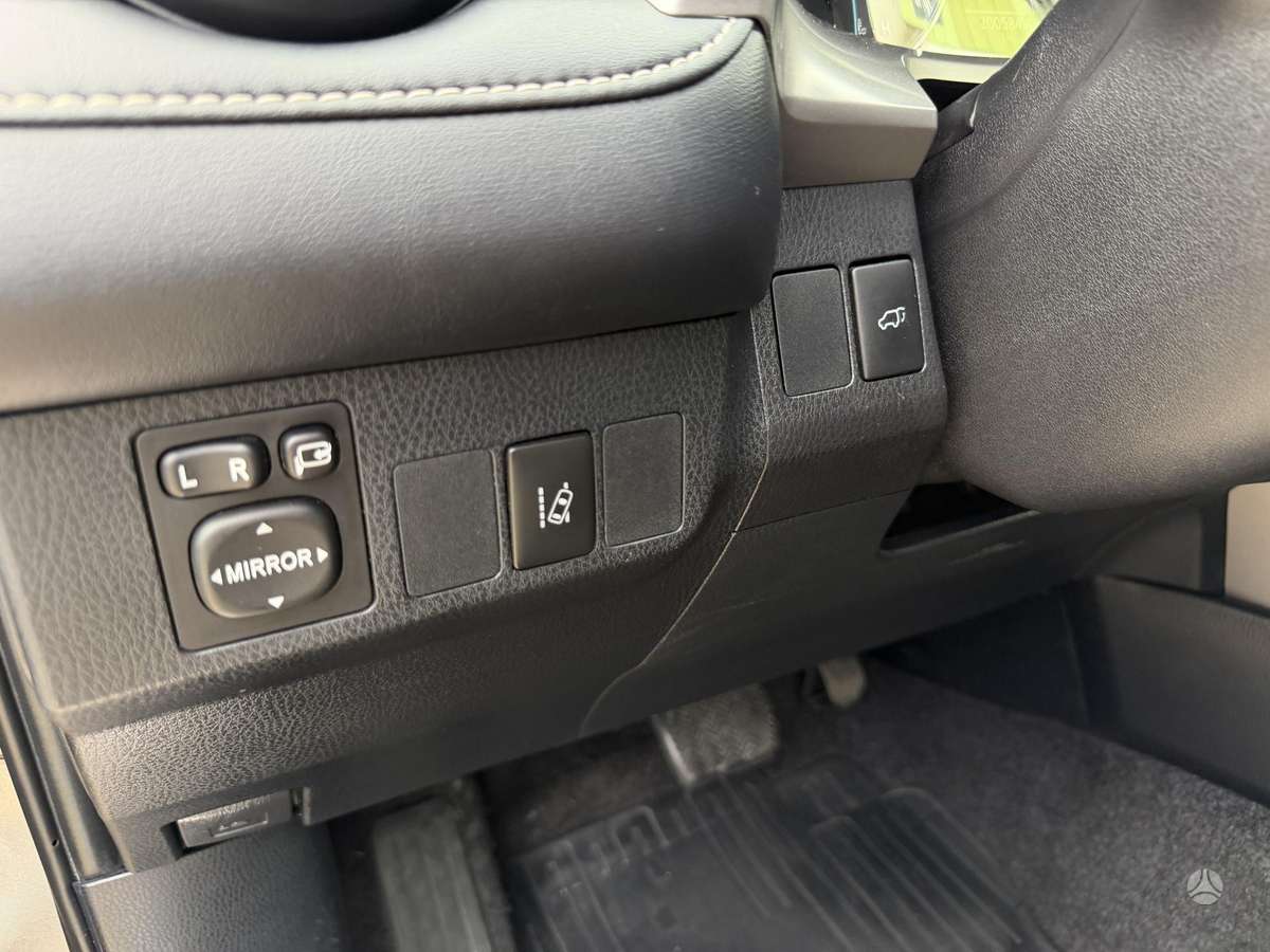 Toyota RAV4 - 11