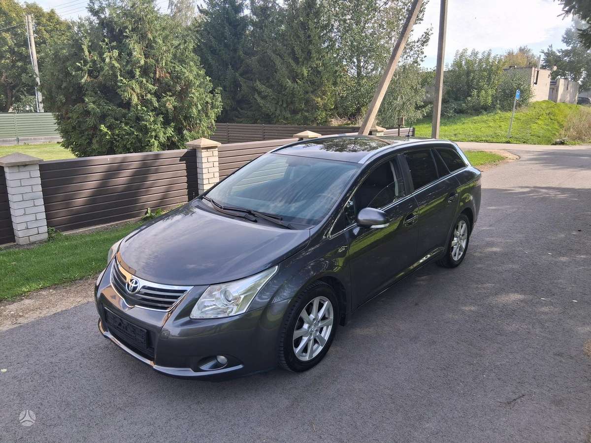 Toyota Avensis - 1