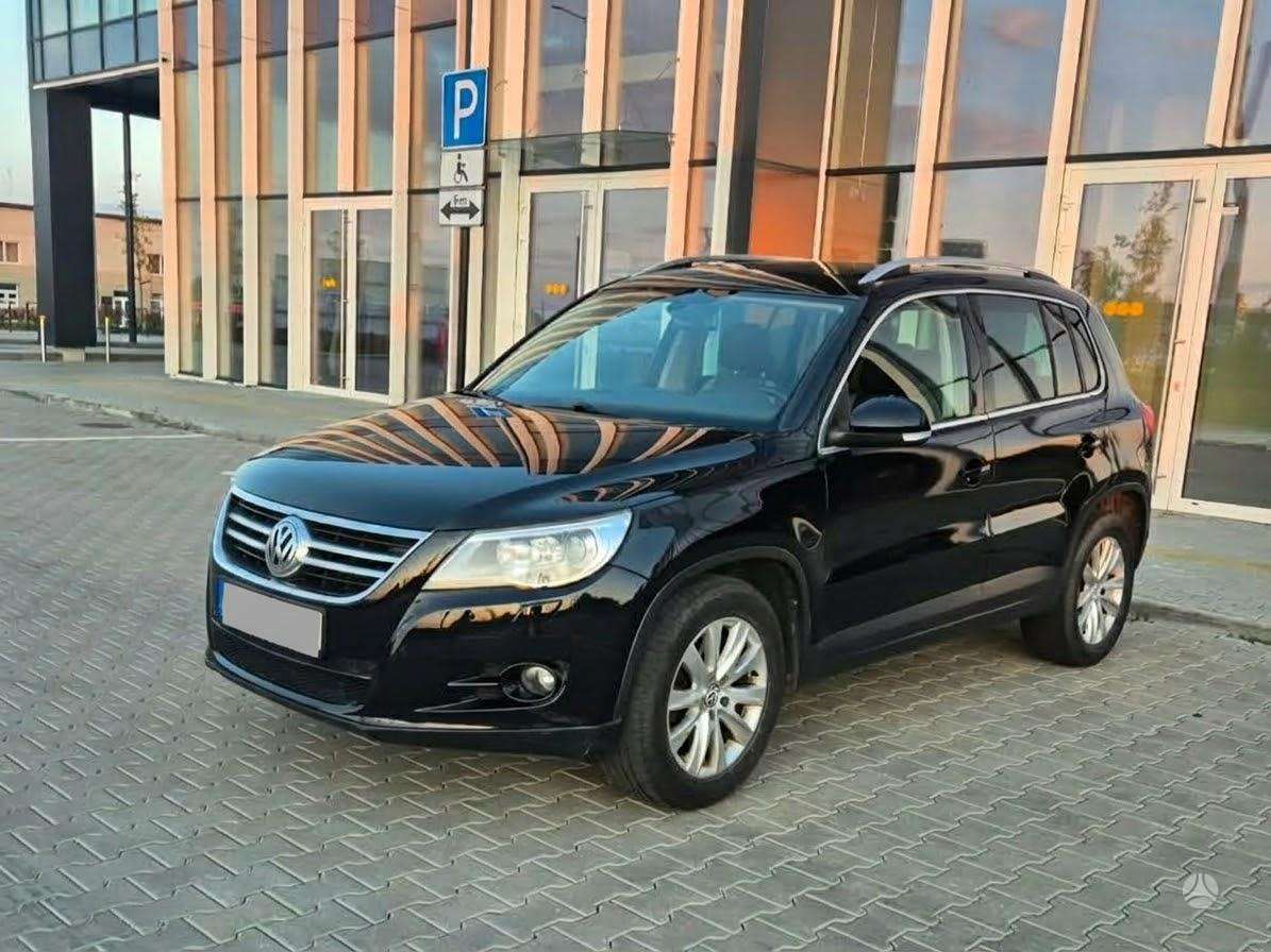 Volkswagen Tiguan - 1