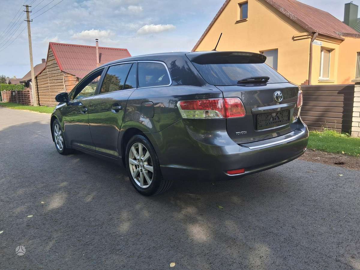 Toyota Avensis - 9