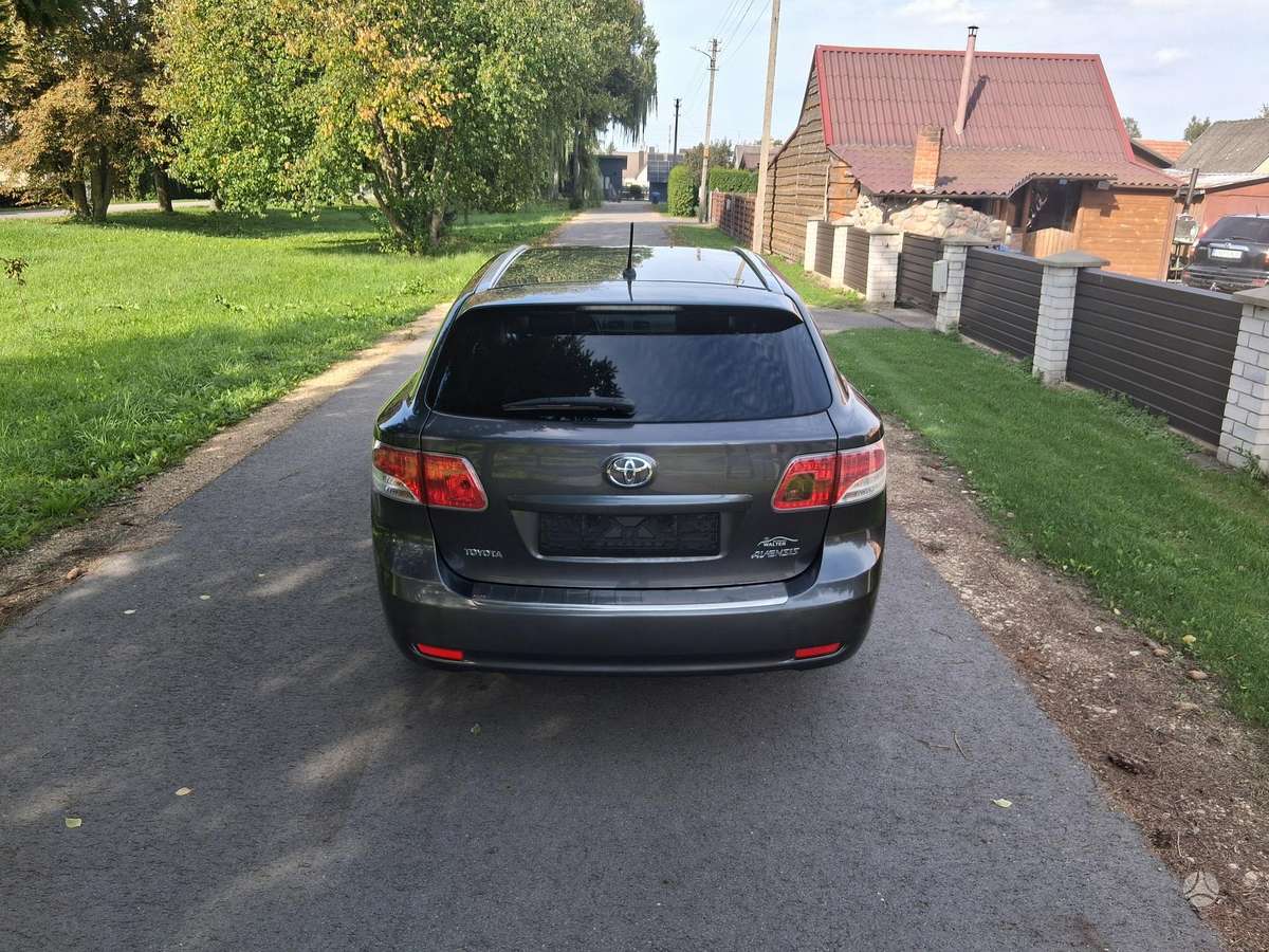 Toyota Avensis - 10