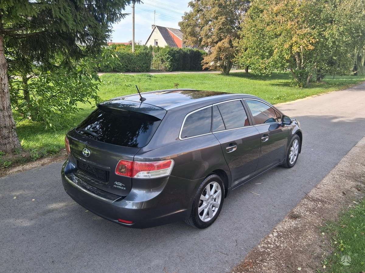 Toyota Avensis - 8