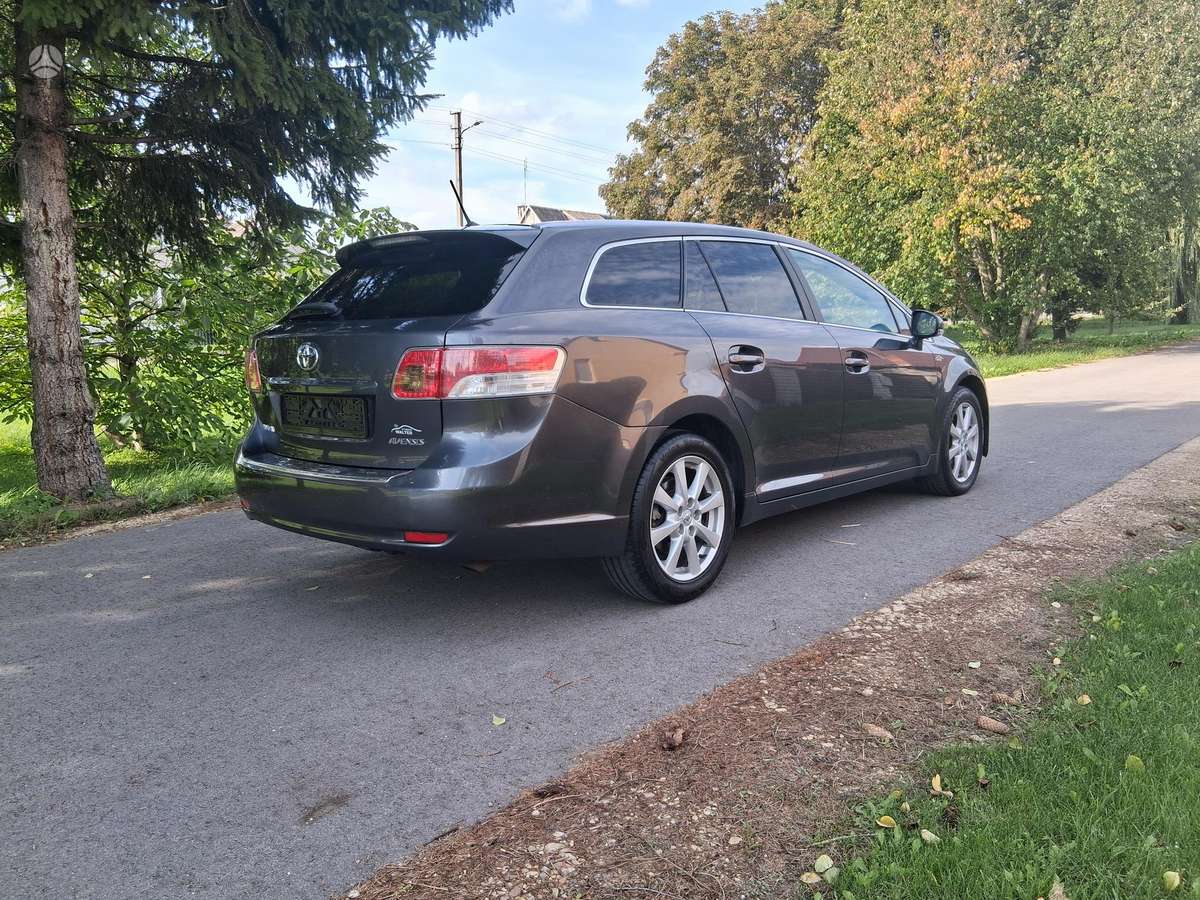 Toyota Avensis - 12