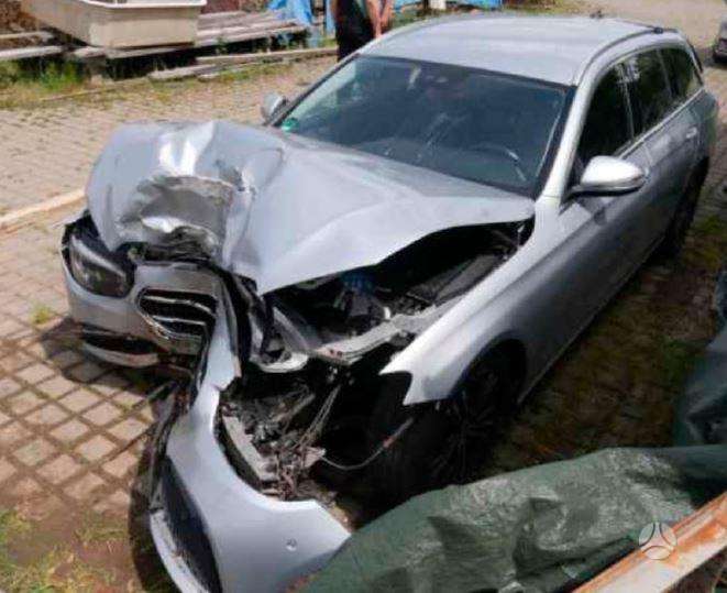 Mercedes-Benz E klasė по частям