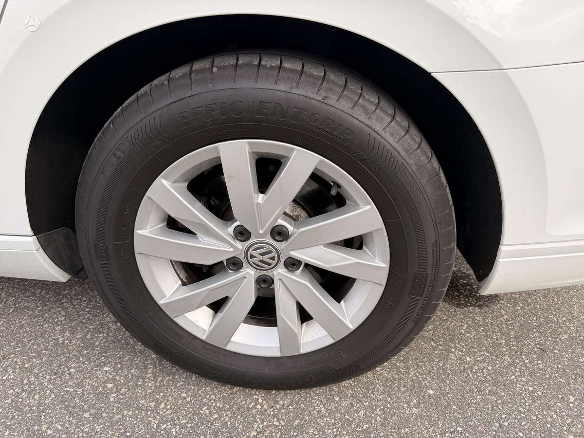 Volkswagen Passat - 10