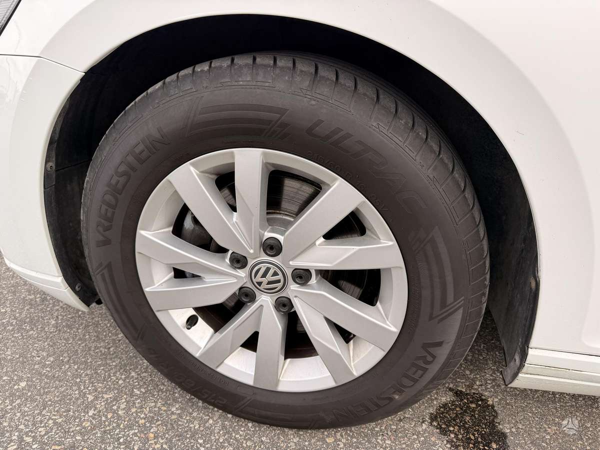 Volkswagen Passat - 12