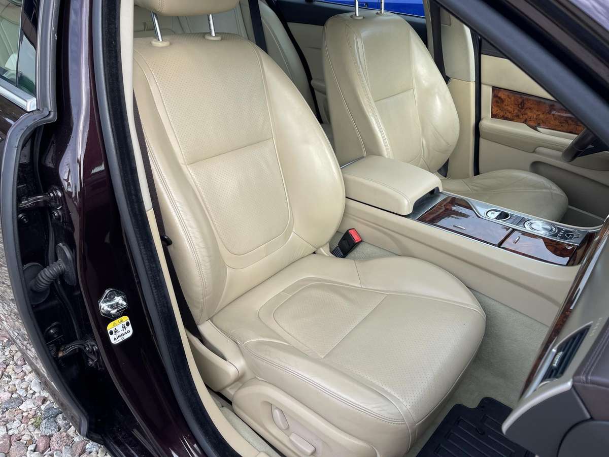 Jaguar XF, 3.0 l., Седан