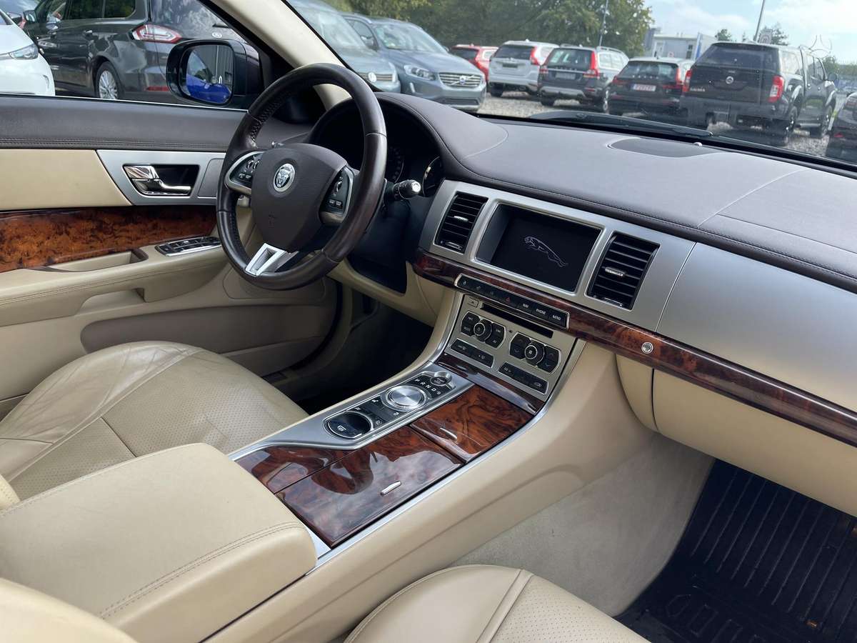Jaguar XF, 3.0 l., Седан