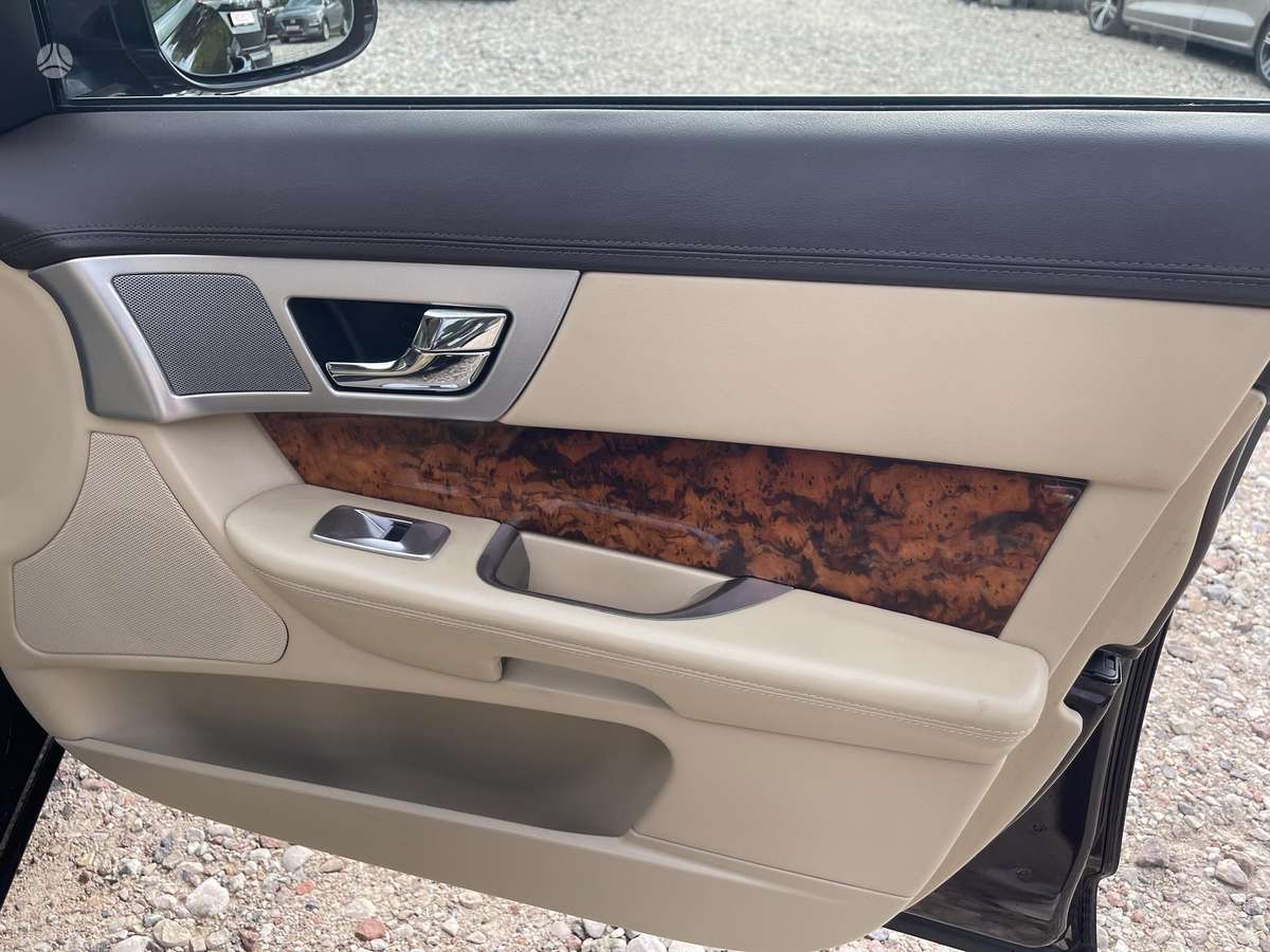 Jaguar XF, 3.0 l., Седан