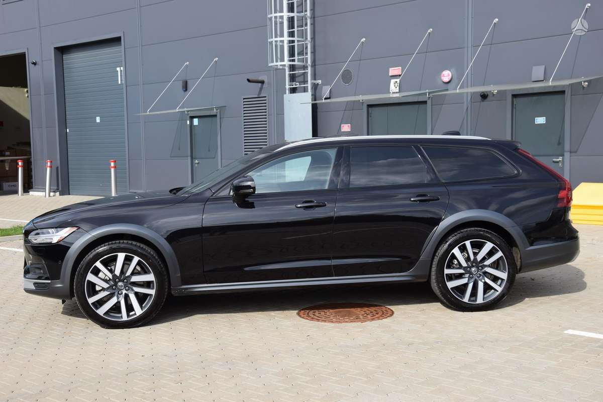 Volvo V90 Cross Country - 9