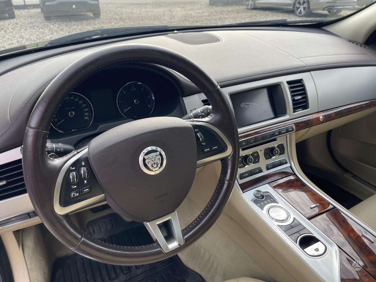 Jaguar XF, 3.0 l., Седан