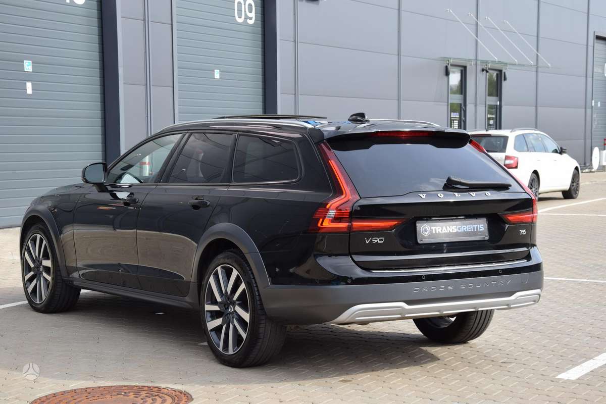 Volvo V90 Cross Country - 10