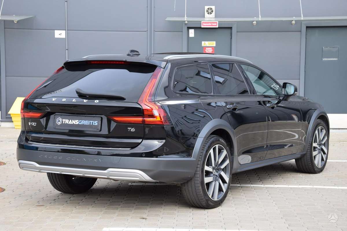 Volvo V90 Cross Country - 12