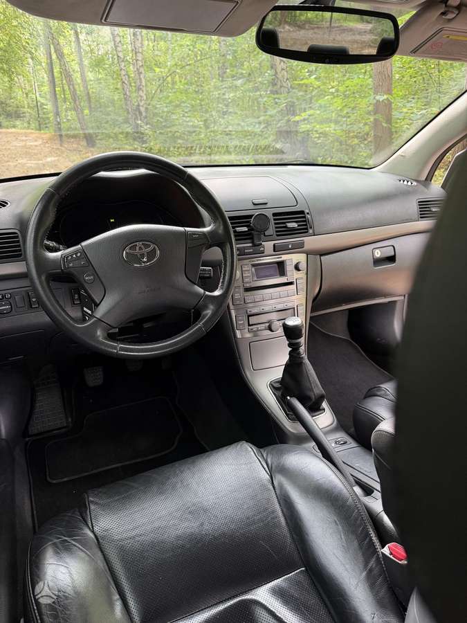 Toyota Avensis - 8