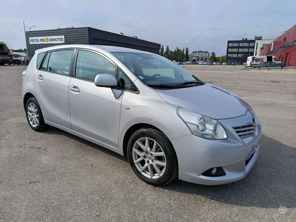 Toyota Verso - 1