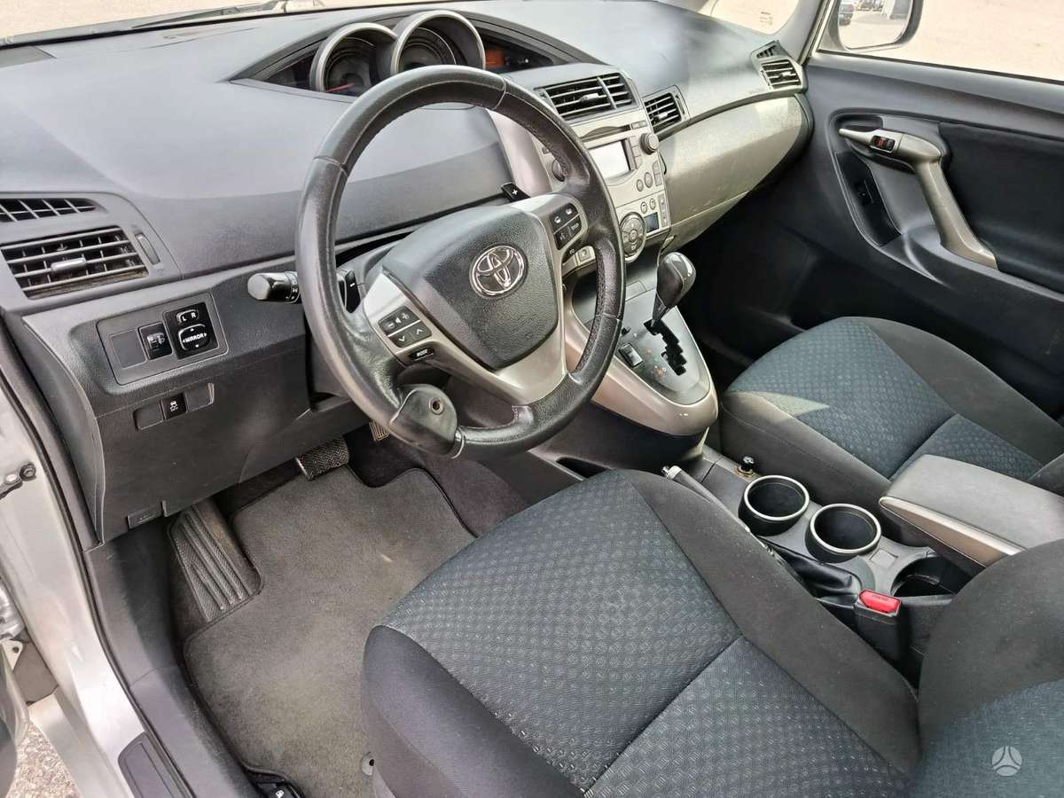 Toyota Verso - 8