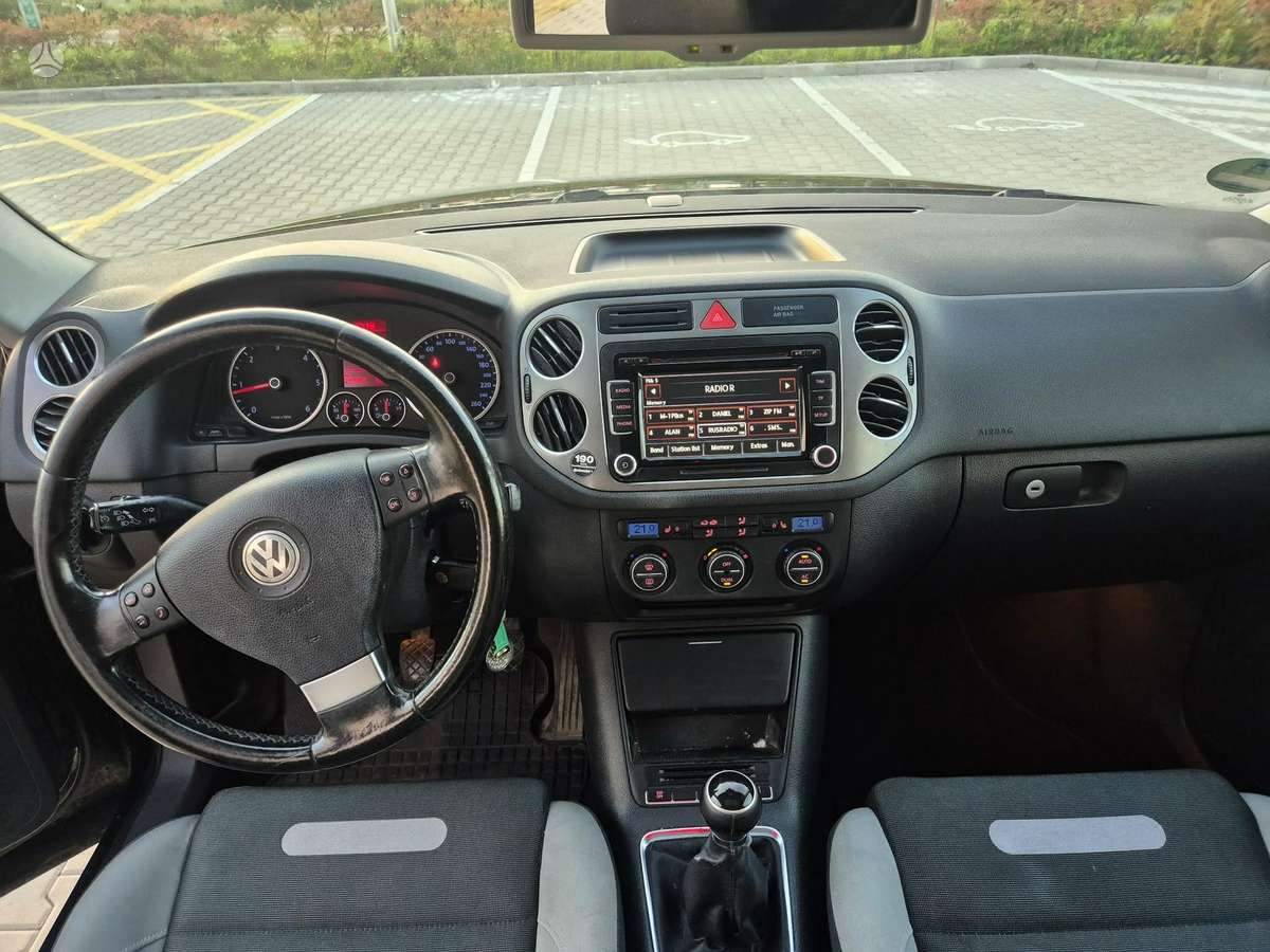Volkswagen Tiguan - 9