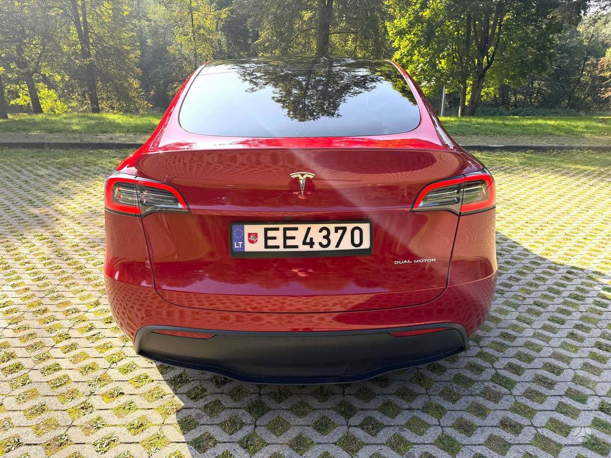 Tesla Model Y - 4