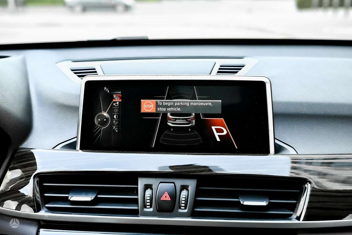 BMW X1, 2.0 l., off-road / crossover