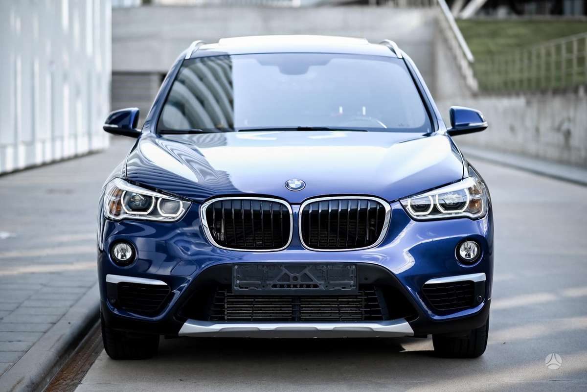 BMW X1, 2.0 l., off-road / crossover