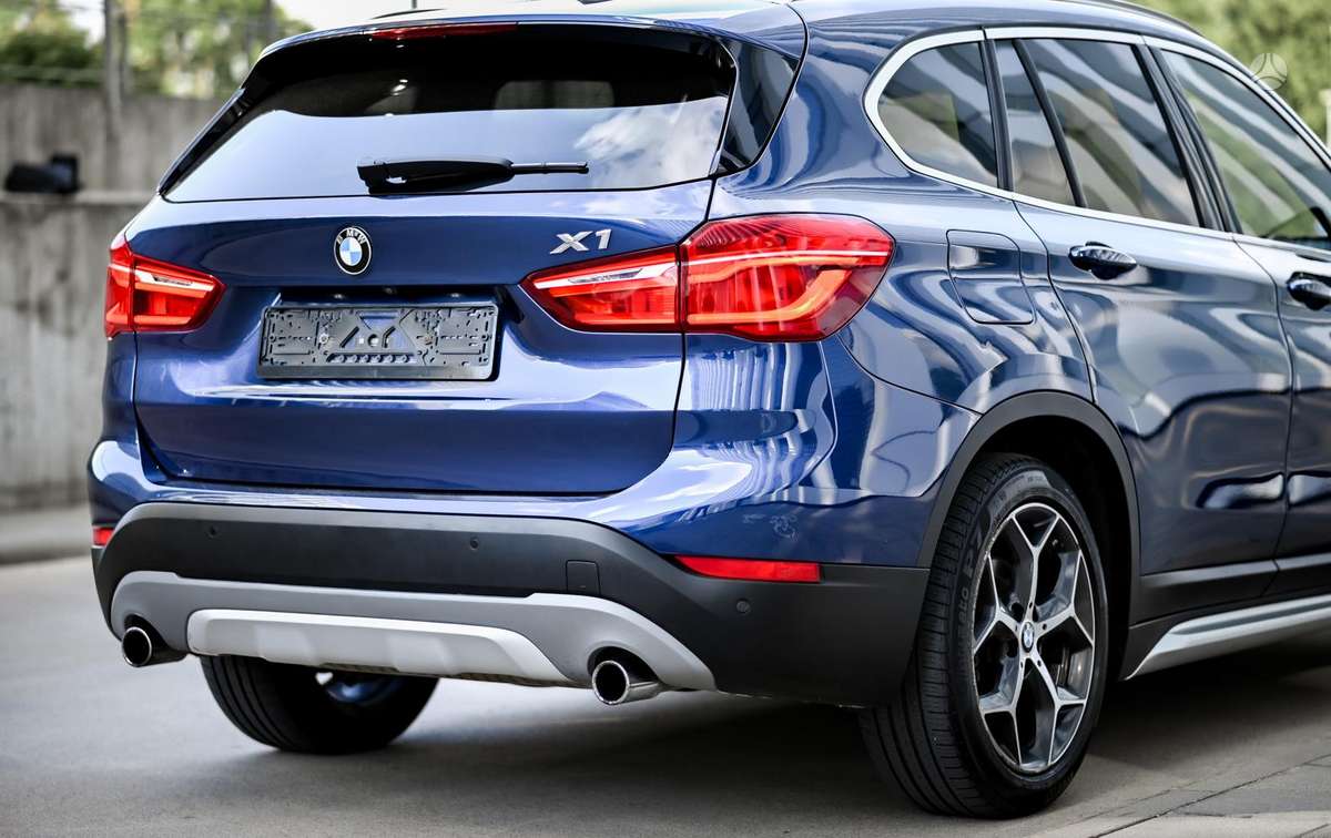 BMW X1, 2.0 l., off-road / crossover