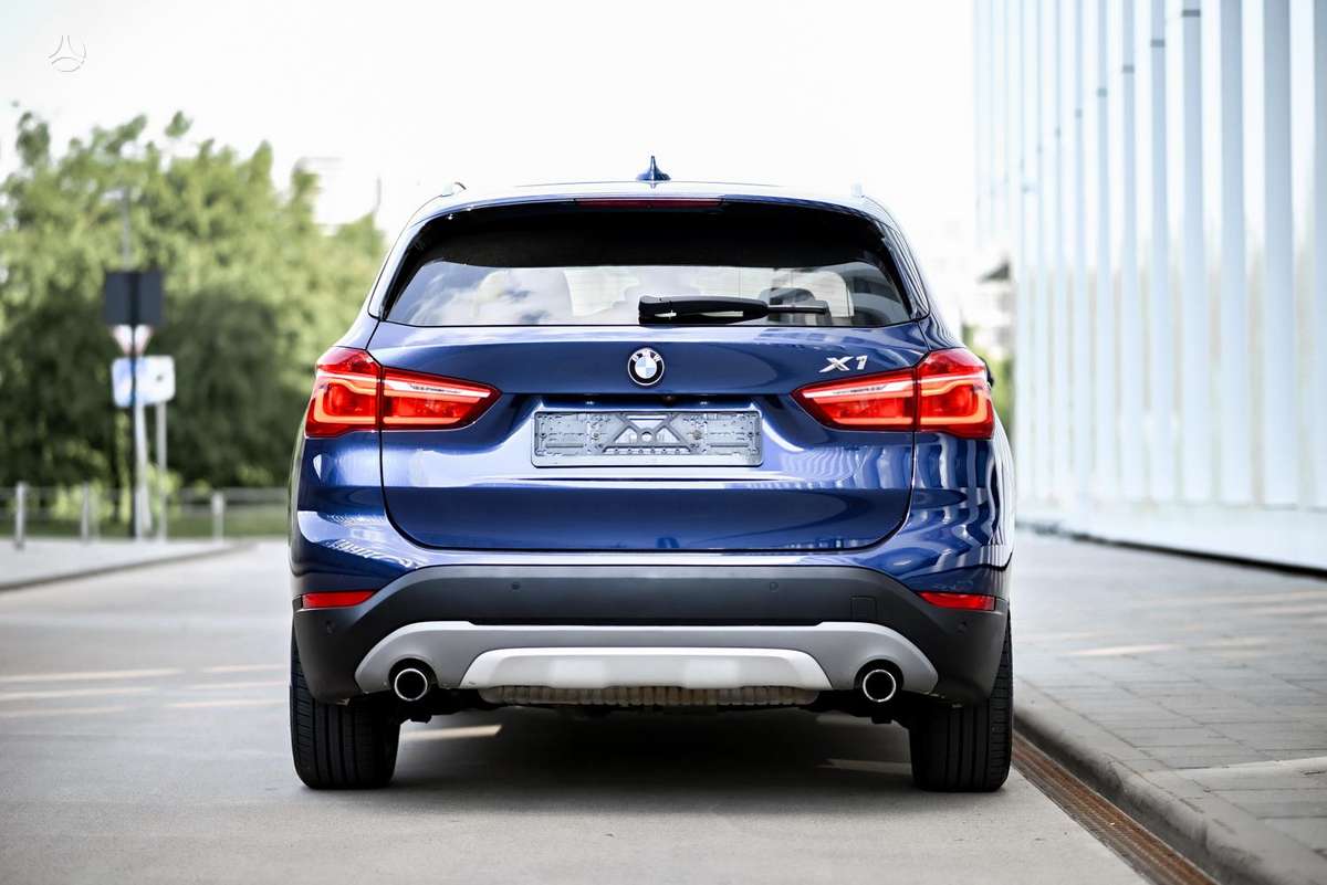 BMW X1, 2.0 l., off-road / crossover